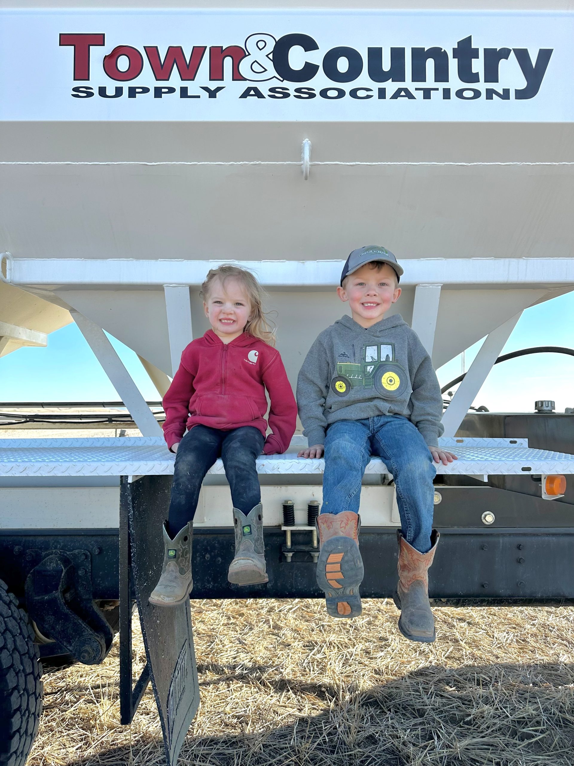 Kids on Spreader Truck